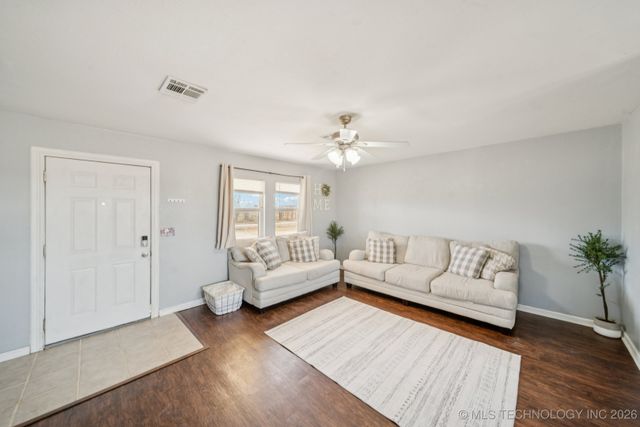 17755 S 49th West Avenue, Mounds, OK 74047