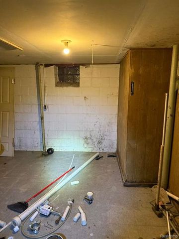 9759 Manistique Street, Detroit, MI 48224