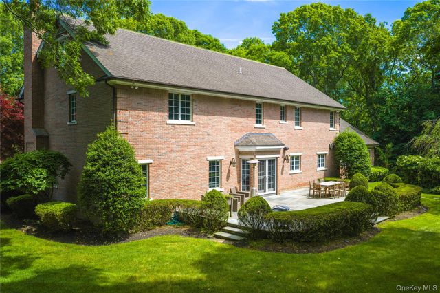 10 Emerson Court, Hampton Bays, NY 11946