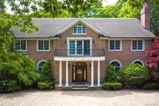 10 Emerson Court, Hampton Bays, NY 11946