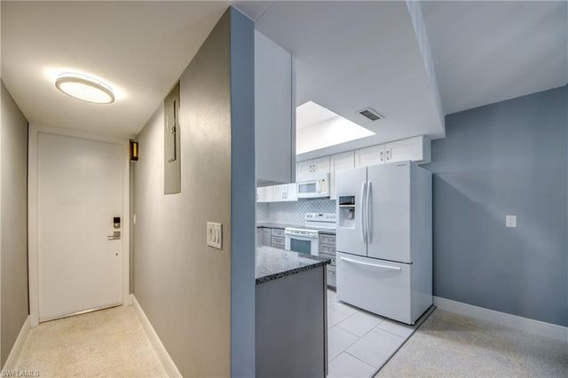 4202 SE 4th PL 3, Cape Coral, FL 33904