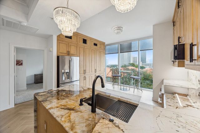 3333 Allen Parkway 602, Houston, TX 77019