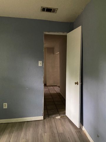 904 E College Street, Terrell, TX 75160
