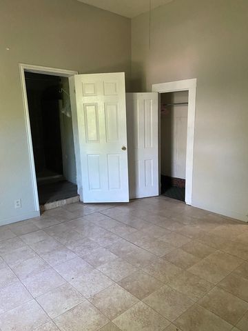 904 E College Street, Terrell, TX 75160