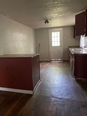904 E College Street, Terrell, TX 75160