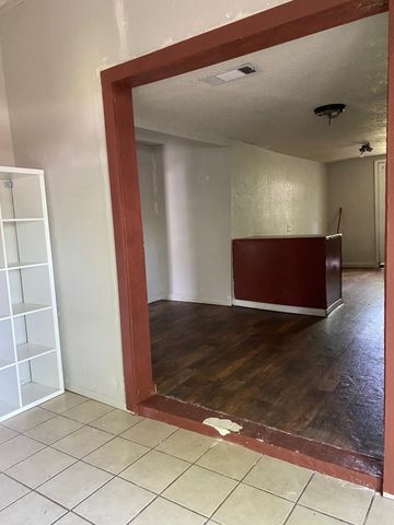 904 E College Street, Terrell, TX 75160