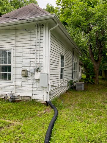 904 E College Street, Terrell, TX 75160