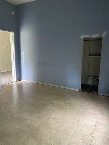 904 E College Street, Terrell, TX 75160