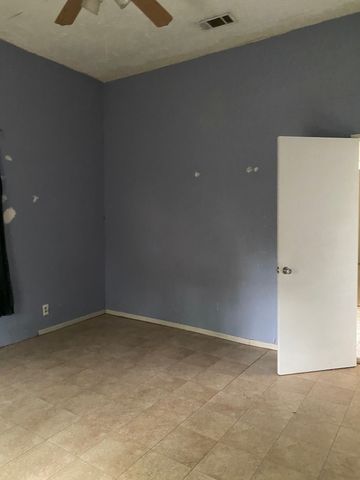 904 E College Street, Terrell, TX 75160