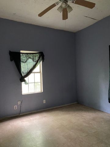 904 E College Street, Terrell, TX 75160