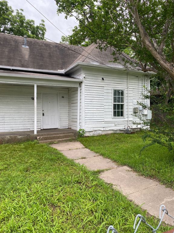 904 E College Street, Terrell, TX 75160