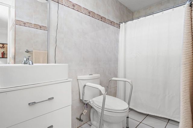 Urb. Torrimar PASEO DE LA ALHAMBRA 1-16, Guaynabo, PR 00966