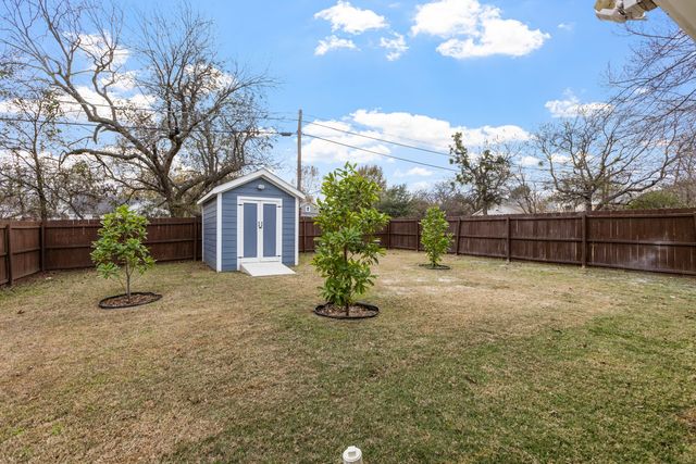 506 Orchard Street, Bowie, TX 76230