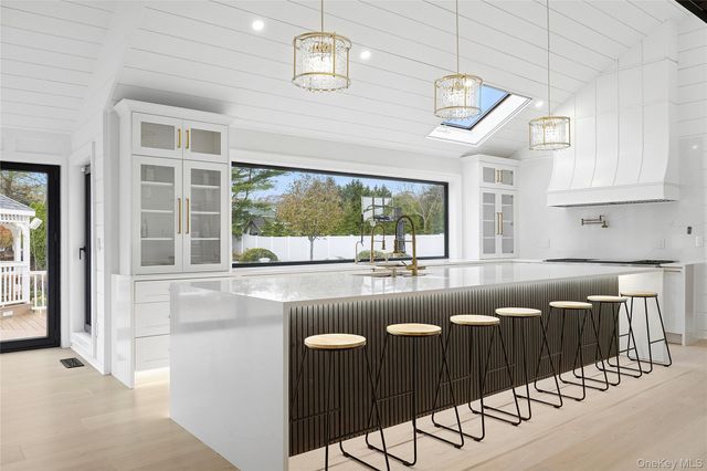 4 Miller Farms Court, Miller Place, NY 11764