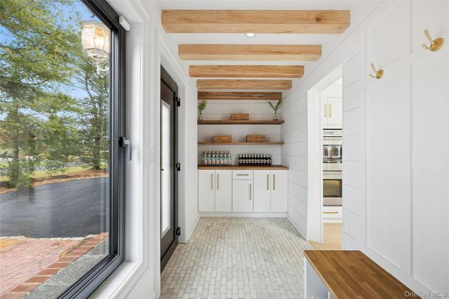 4 Miller Farms Court, Miller Place, NY 11764