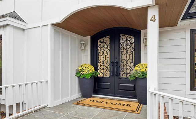 4 Miller Farms Court, Miller Place, NY 11764