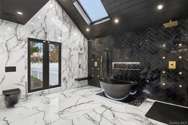 4 Miller Farms Court, Miller Place, NY 11764