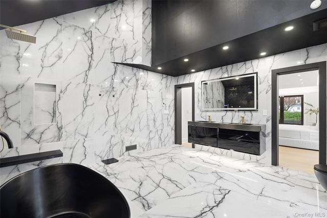 4 Miller Farms Court, Miller Place, NY 11764