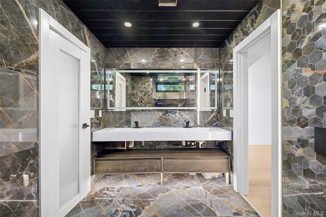 4 Miller Farms Court, Miller Place, NY 11764