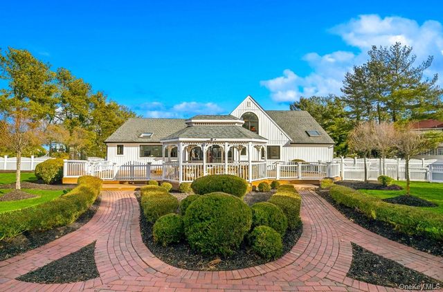 4 Miller Farms Court, Miller Place, NY 11764