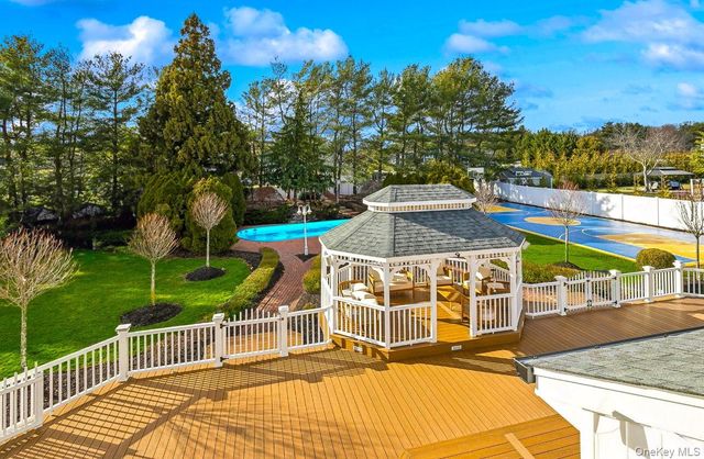 4 Miller Farms Court, Miller Place, NY 11764