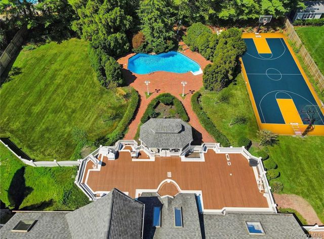 4 Miller Farms Court, Miller Place, NY 11764