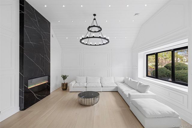 4 Miller Farms Court, Miller Place, NY 11764