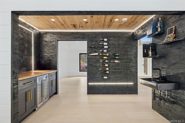 4 Miller Farms Court, Miller Place, NY 11764