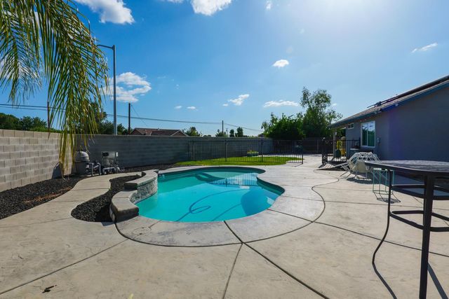28874 Posey Avenue, Madera, CA 93638