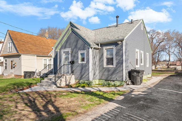 1021 21st Avenue, Rock Island, IL 61201