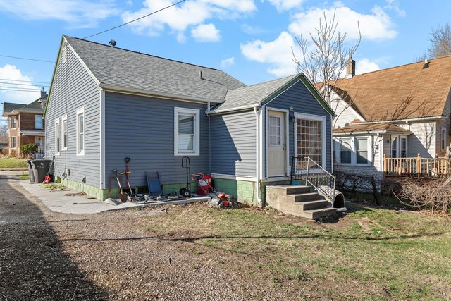 1021 21st Avenue, Rock Island, IL 61201