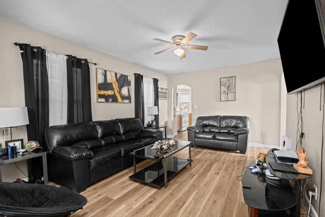 1021 21st Avenue, Rock Island, IL 61201