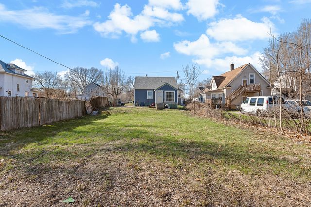 1021 21st Avenue, Rock Island, IL 61201