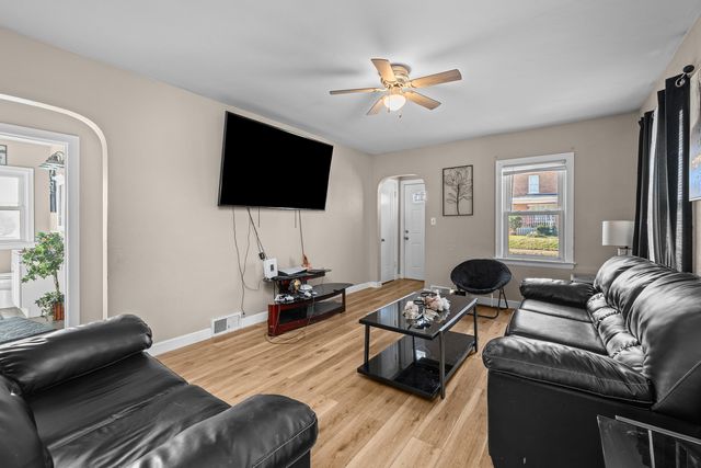 1021 21st Avenue, Rock Island, IL 61201
