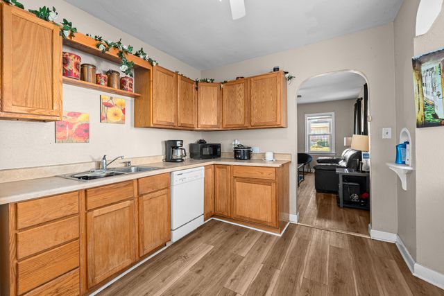 1021 21st Avenue, Rock Island, IL 61201