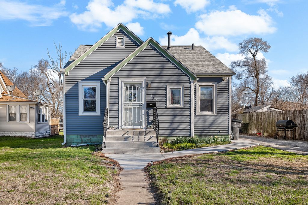 1021 21st Avenue, Rock Island, IL 61201