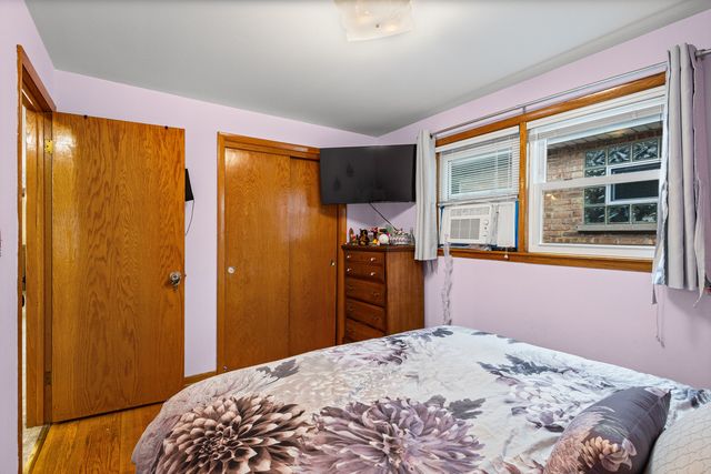 4855 W Gunnison Street, Chicago, IL 60630