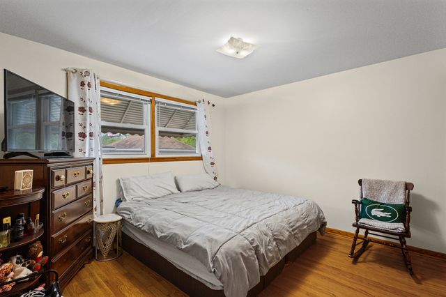4855 W Gunnison Street, Chicago, IL 60630