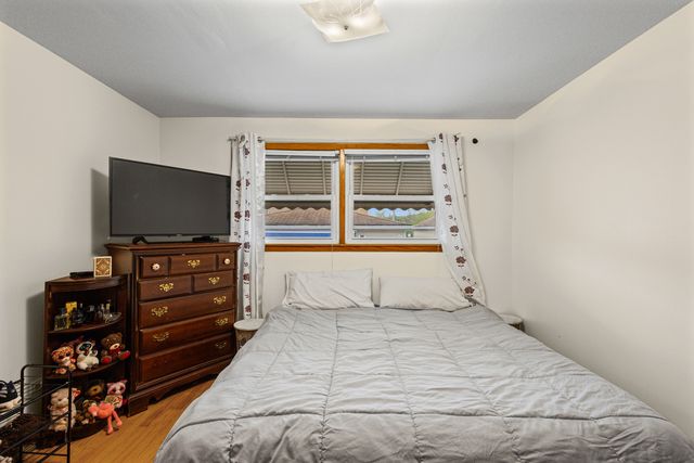 4855 W Gunnison Street, Chicago, IL 60630