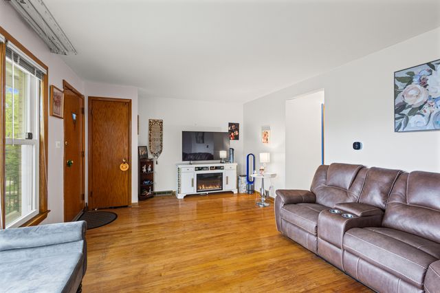 4855 W Gunnison Street, Chicago, IL 60630
