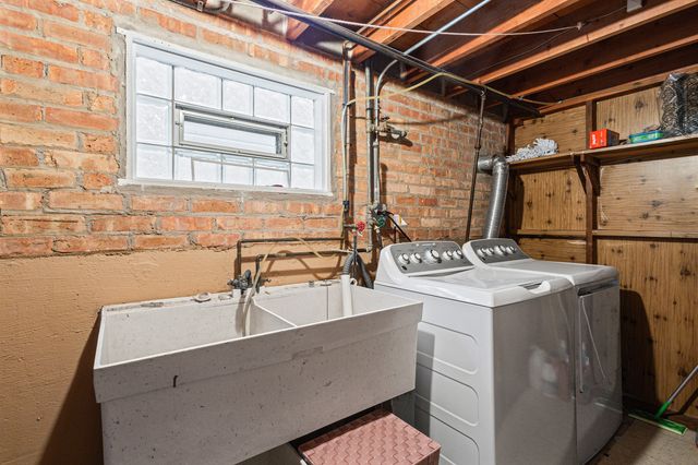 4855 W Gunnison Street, Chicago, IL 60630