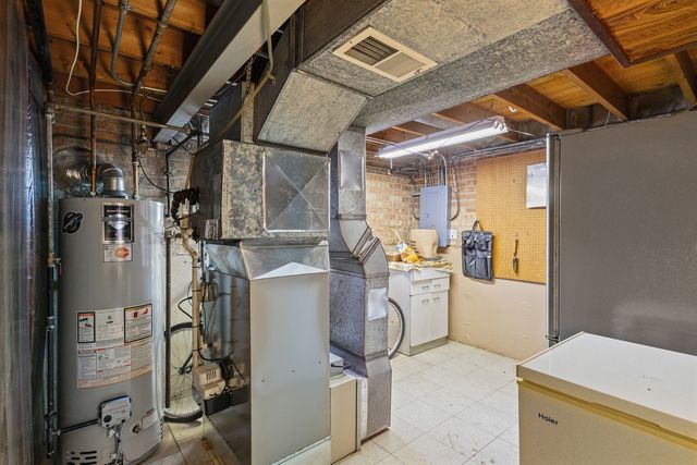 4855 W Gunnison Street, Chicago, IL 60630