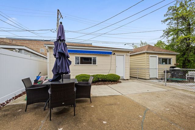 4855 W Gunnison Street, Chicago, IL 60630