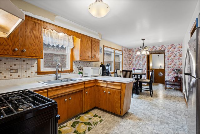 4855 W Gunnison Street, Chicago, IL 60630