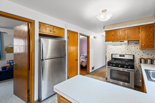 4855 W Gunnison Street, Chicago, IL 60630