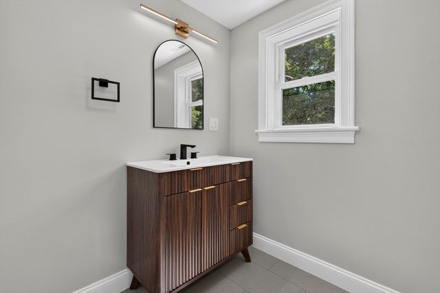 27 Rollins A, Groveland, MA 01834