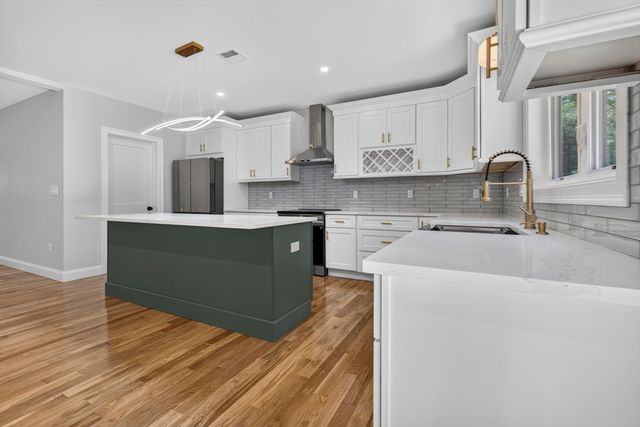 27 Rollins A, Groveland, MA 01834