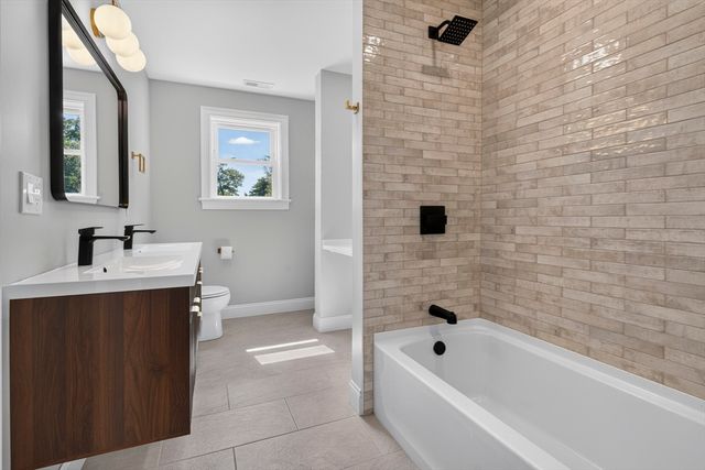27 Rollins A, Groveland, MA 01834
