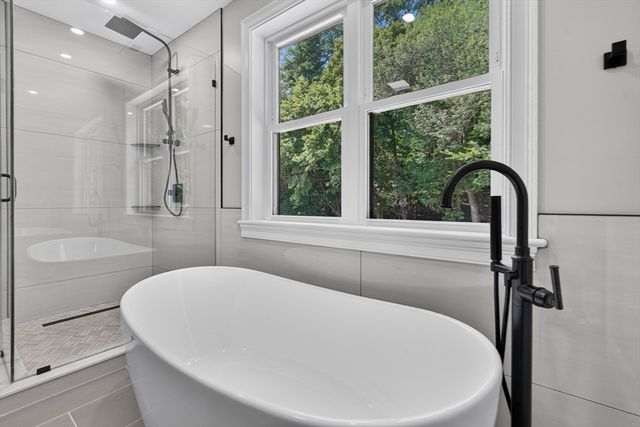 27 Rollins A, Groveland, MA 01834