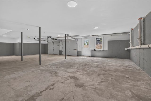 27 Rollins A, Groveland, MA 01834